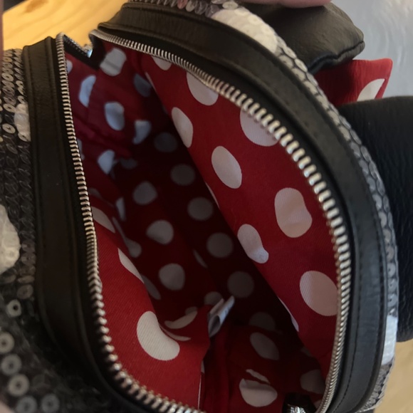 Disney Loungefly Minnie Mouse sequined polka-dot black/red - Picture 2 of 4